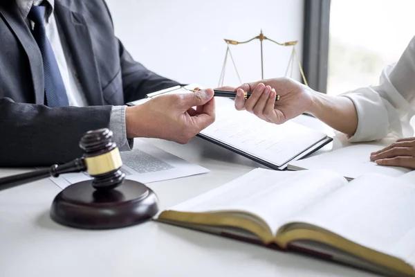 When to Hire a Personal Injury Lawyer for Your Case